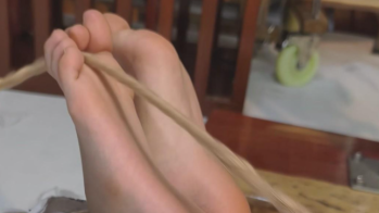 月月脚趾脚部挠痒痒