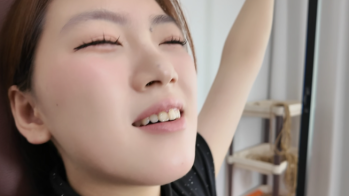 贝贝是一个爱笑，爱哭的女孩，特别怕痒